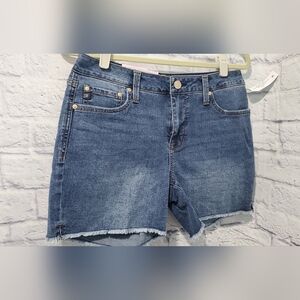 Seven women's denim weekend shorts size 6 with 5 inch inseam NEW